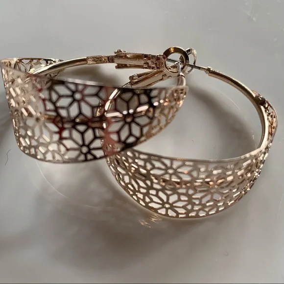 Rose gold tone hoop earrings floral cutout design new coastal cowgirl boho - Picture 4 of 11